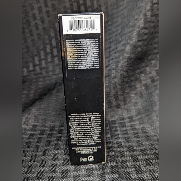 FENTY Beauty by Rihanna Longwear Foundation 145 - Picture 4 of 5